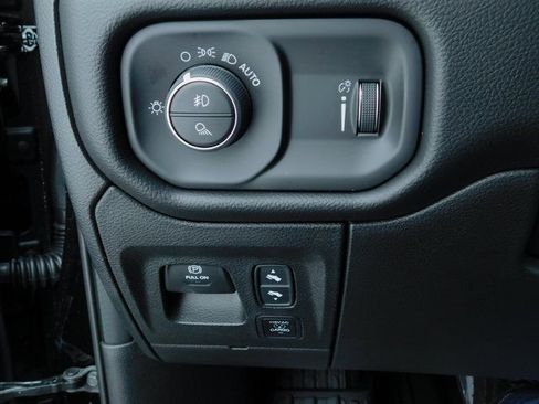 New 2026 RAM 1500 4x4 Crew Cab image 34