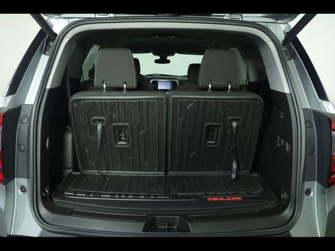 Used 2023 GMC Acadia SLE w/ Driver Convenience Package image 18