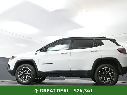 Used 2025 Jeep Compass Trailhawk AWD/4WD image 55