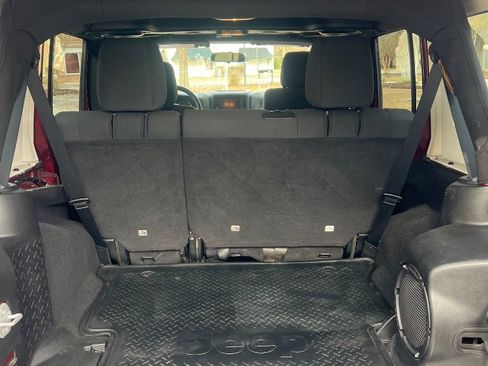 Used 2012 Jeep Wrangler Unlimited Sahara w/ Dual Top Group image 9