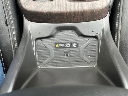 Used 2022 GMC Canyon Denali image 32