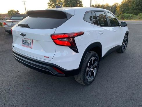 Used 2024 Chevrolet Trax RS w/ Driver Confidence Package image 4