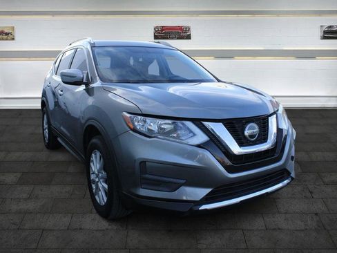 Used 2018 Nissan Rogue SV image 1
