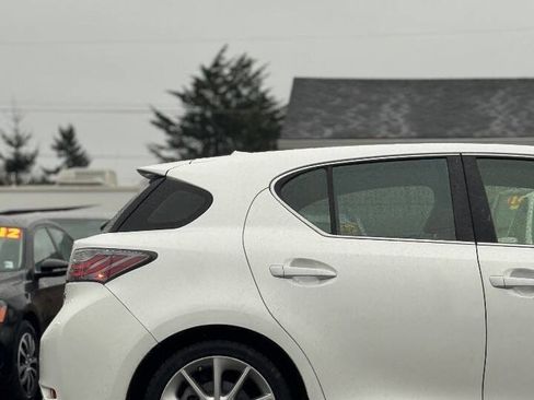 Used 2013 Lexus CT 200h w/ Seat Comfort Pkg image 18