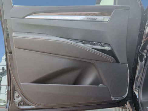 Used 2026 Cadillac Escalade ESV Platinum Sport w/ LPO, ONYX Package AWD/4WD image 8