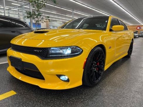 Used 2017 Dodge Charger SRT w/ Harman/Kardon Audio Group RWD image 2