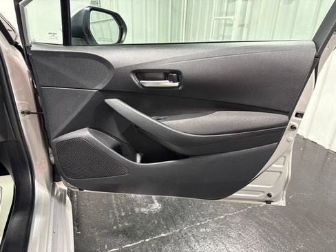 Used 2020 Toyota Corolla LE FWD image 11