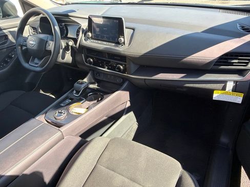 Used 2025 Nissan Rogue S AWD/4WD image 18