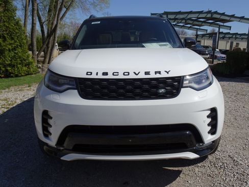 New 2025 Land Rover Discovery Dynamic SE image 12