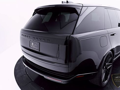 Used 2025 Land Rover Range Rover SE AWD/4WD image 19
