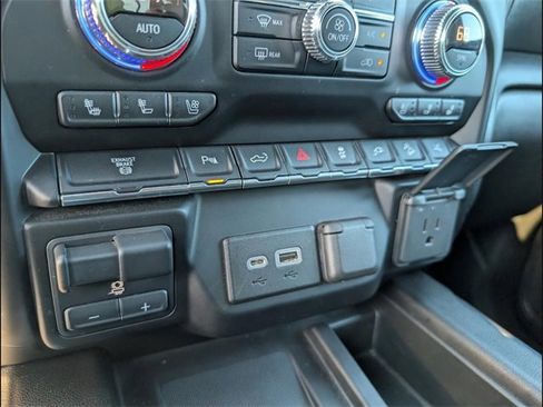 Used 2022 GMC Sierra 3500 AT4 w/ AT4 Preferred Package image 16