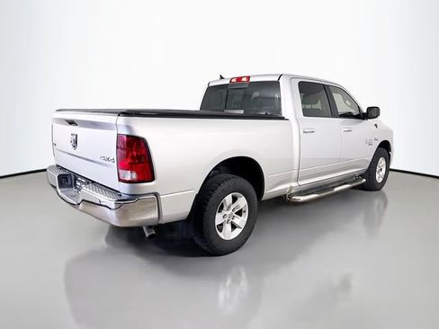 Used 2019 RAM 1500 Classic SLT w/ Luxury Group image 7