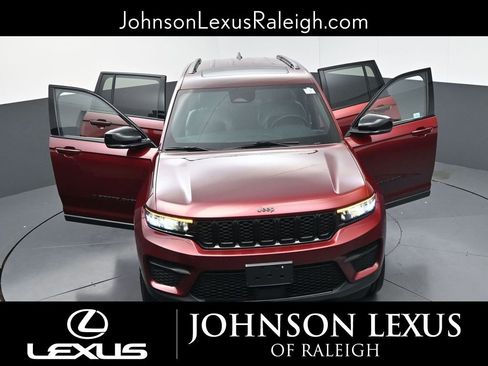 Used 2022 Jeep Grand Cherokee Altitude image 33