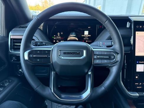 Used 2025 GMC Yukon Denali AWD/4WD image 17