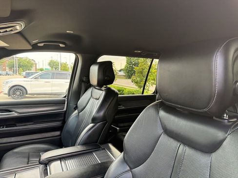 Used 2024 Jeep Wagoneer L Series II w/ Flexible Seating Group AWD/4WD image 12