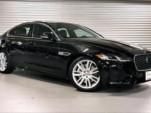 Certified 2022 Jaguar XF R-Dynamic SE AWD/4WD image 12