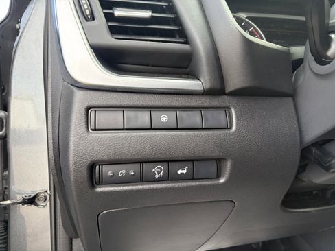 Used 2025 Nissan Rogue SV image 22