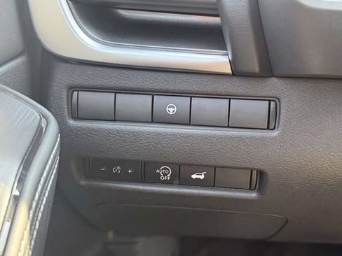 Used 2025 Nissan Rogue SV AWD/4WD image 28