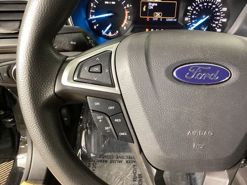 Used 2014 Ford Fusion SE FWD image 18