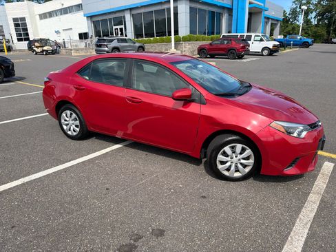 Used 2016 Toyota Corolla LE FWD image 2