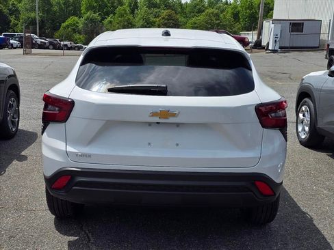New 2026 Chevrolet Trax LS FWD image 12