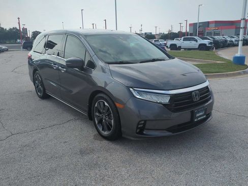 Used 2022 Honda Odyssey Elite image 2