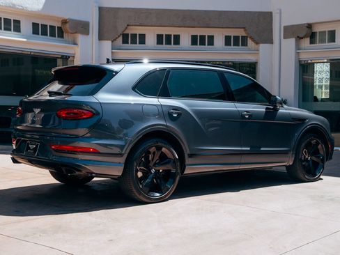 Used 2024 Bentley Bentayga Extended Wheelbase AWD/4WD image 18