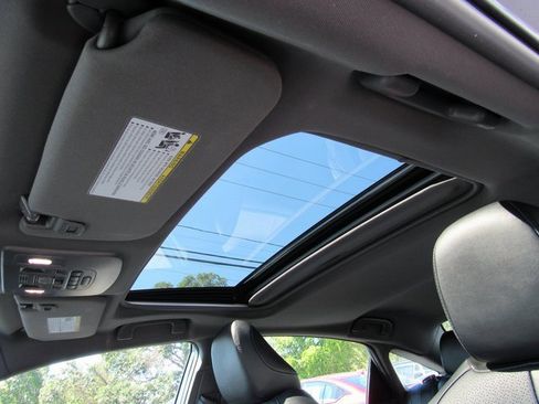 Used 2022 Toyota Avalon Limited image 23