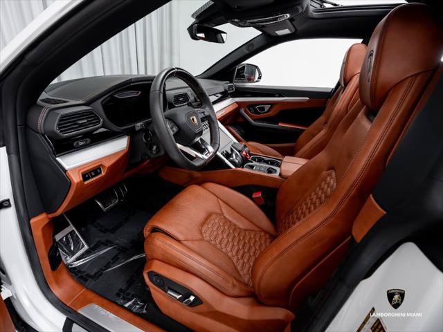 Used 2022 Lamborghini Urus AWD/4WD image 22