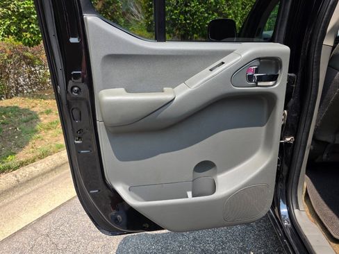 Used 2018 Nissan Frontier SV AWD/4WD image 24