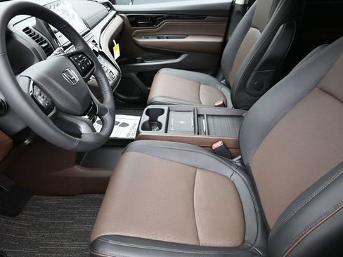 Used 2025 Honda Odyssey Elite image 16