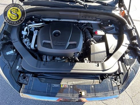 Used 2019 Volvo XC60 T6 Momentum w/ Multimedia Package image 29