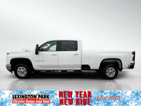 Used 2024 Chevrolet Silverado 2500 LT w/ Convenience Package image 3