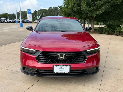 Used 2025 Honda Accord Sport image 2