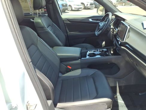 Certified 2024 Volkswagen Atlas Cross Sport SEL R-Line AWD/4WD image 11