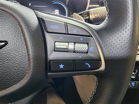 Used 2025 Genesis G70 2.5T image 15