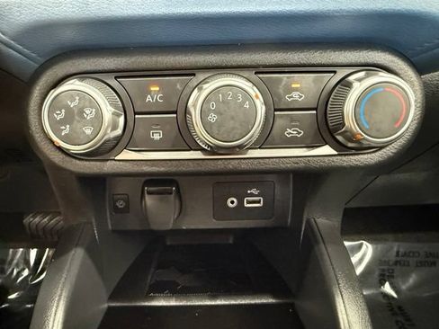 Used 2025 Nissan Versa SV FWD image 34