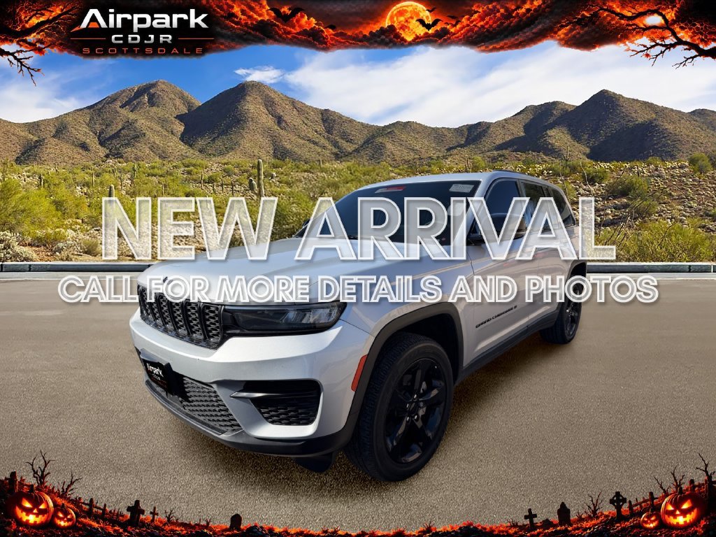 Used 2023 Jeep Grand Cherokee Altitude AWD/4WD image 1