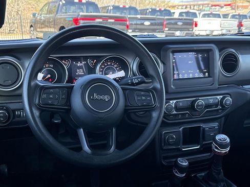 Used 2022 Jeep Gladiator Sport w/ Trailer Tow Package image 23