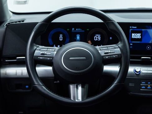 Used 2025 Hyundai Kona SEL image 13