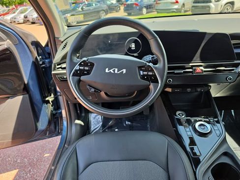 Used 2023 Kia Niro Wind w/ Wind Preserve Package FWD image 13