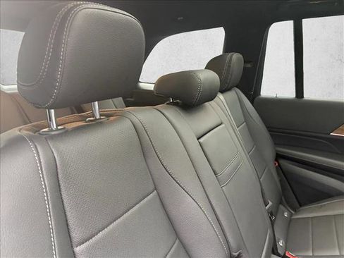 Certified 2025 Mercedes-Benz GLS 450 4MATIC image 19
