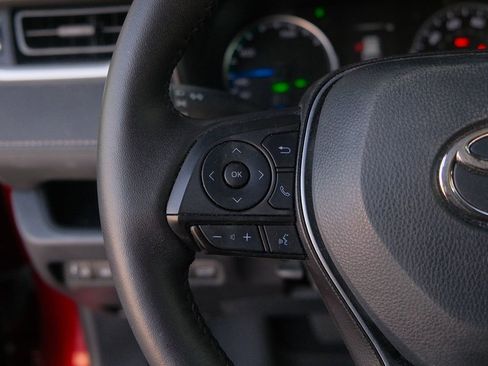 Used 2022 Toyota RAV4 XLE image 16