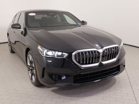 Used 2026 BMW 530i RWD image 5