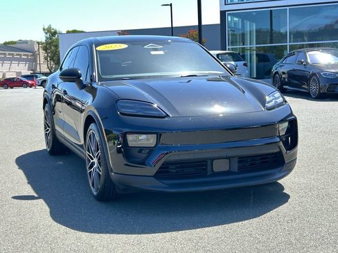 Used 2025 Porsche Macan Electric RWD image 7