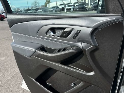Used 2018 Chevrolet Traverse Premier image 12