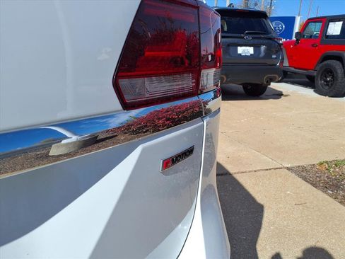 Used 2022 Volkswagen Atlas SE image 31