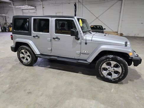 Used 2017 Jeep Wrangler Unlimited Sahara w/ Connectivity Group image 18