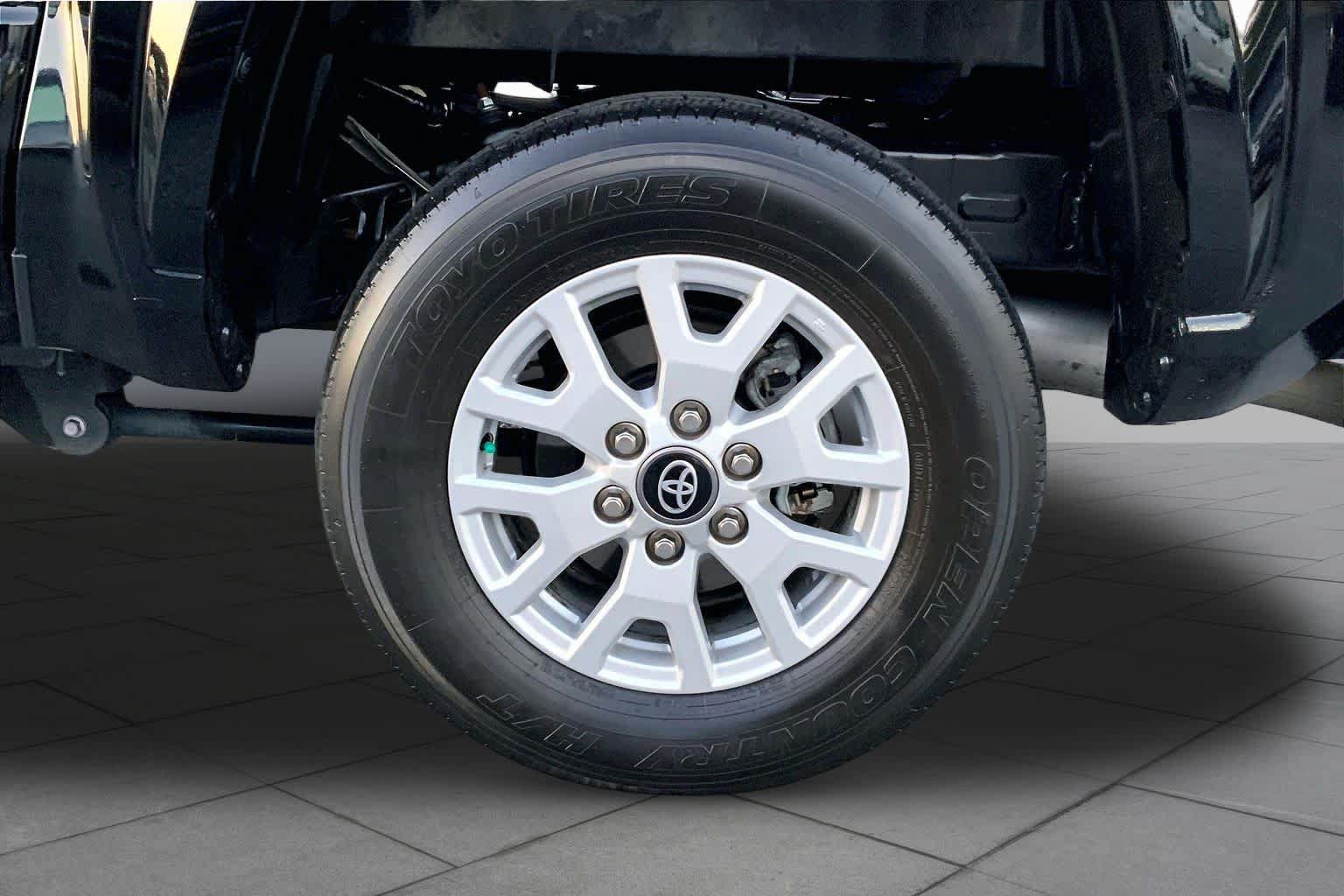 Used 2024 Toyota Tacoma SR5 AWD/4WD image 10