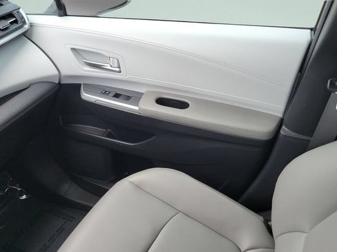 Certified 2025 Toyota Sienna XLE FWD image 16